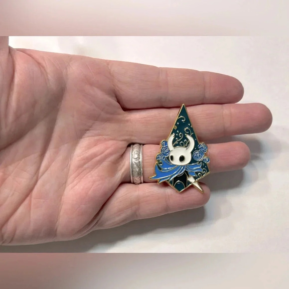 Hollow Knight - The Knight - Epic Pin 🖤 - Picture 4 of 5